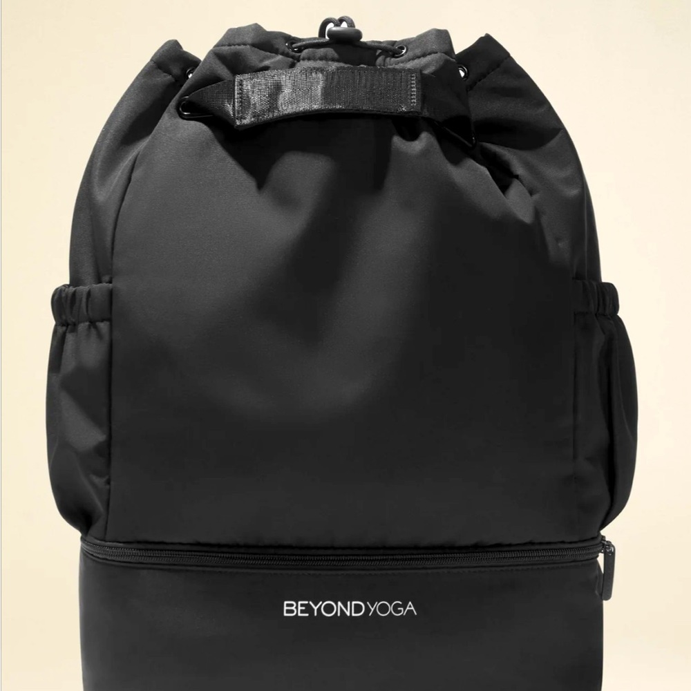 Beyond Yoga Convertible Gym Bag. 18.9 X 16.14 X 2.76 inches
